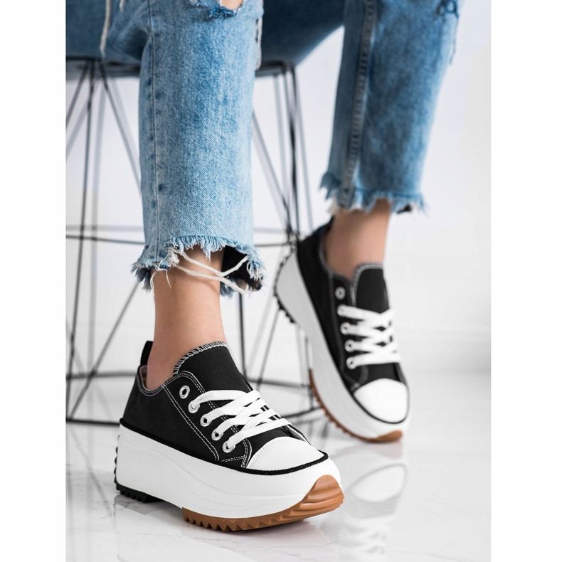 SHELOVET Sneakers auf einer hohen Plattform schwarz 1