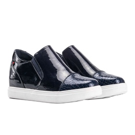 Marineblau lackierte Sneaker am Yasmin Wedge 1
