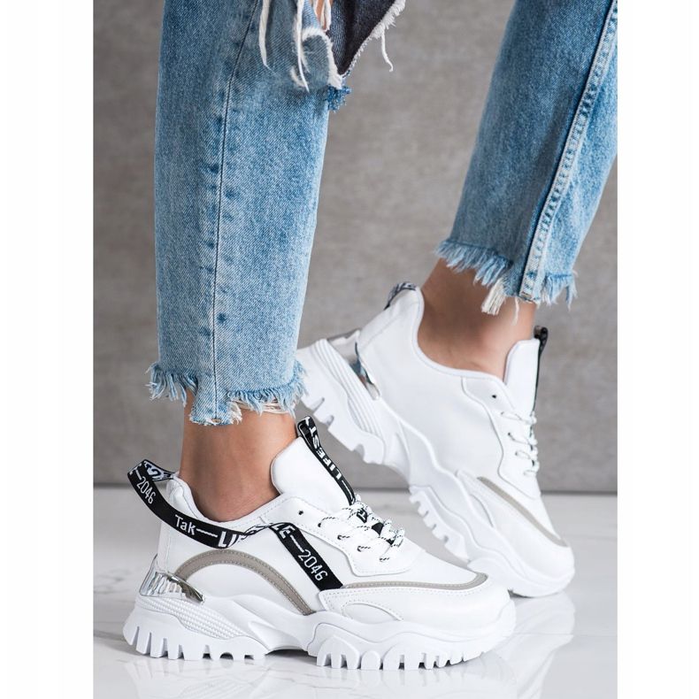 Ideal Shoes Weiße Mode-Turnschuhe 1