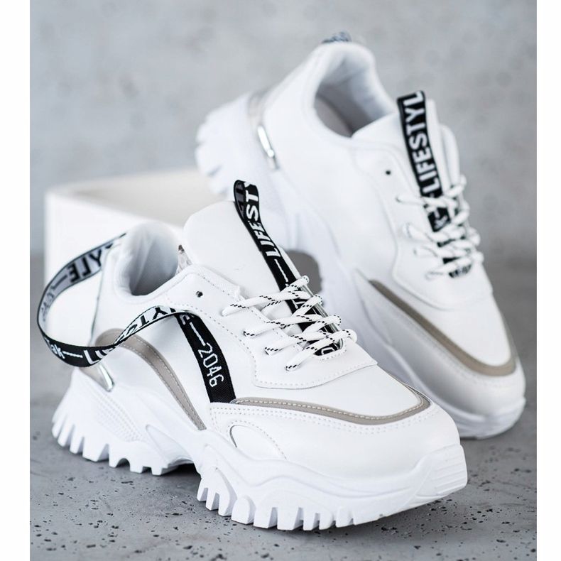 Ideal Shoes Weiße Mode-Turnschuhe 2