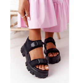 PS1 Sandalen auf der massiven schwarzen Plattform fliegen hoch 2