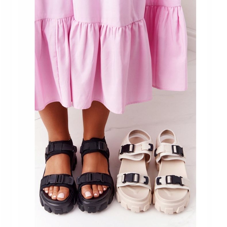 PS1 Sandalen auf der massiven schwarzen Plattform fliegen hoch 1