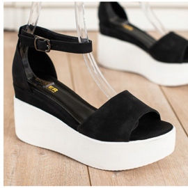 Comer Leichte Sandalen auf der Plattform schwarz 2