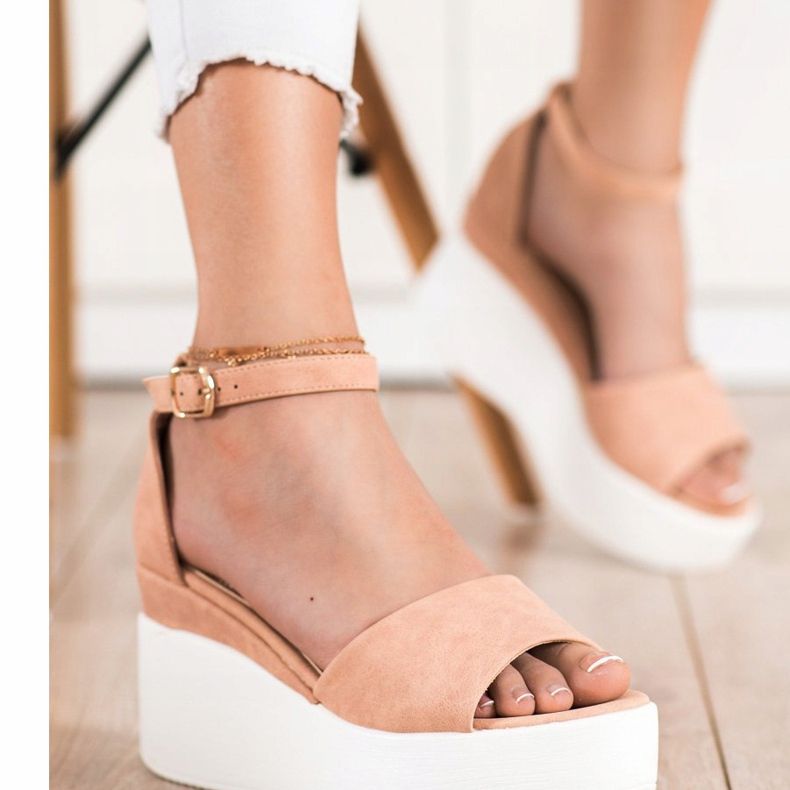 Comer Leichte Sandalen auf der Plattform beige 2