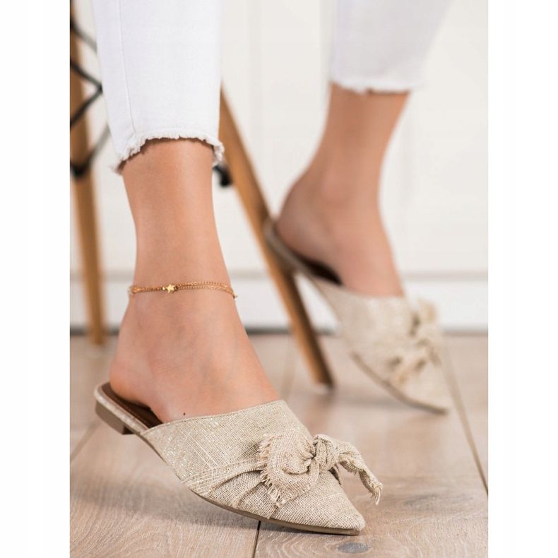 SHELOVET Elegante Hausschuhe in Spitz beige 1