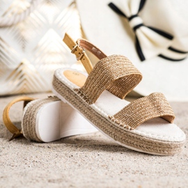 SHELOVET Geflochtene Sandalen auf der Plattform golden 1