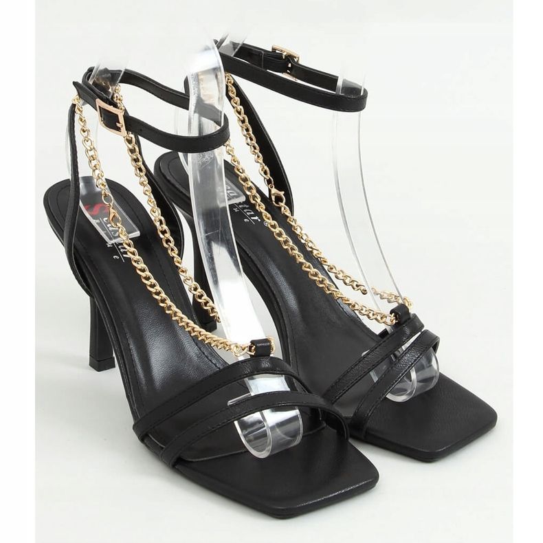 Sandalen an einer Nadel mit einer Kette schwarz NF-66P Black golden 1