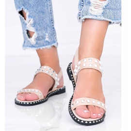 Beige Sandalen mit Thelma Nieten 1