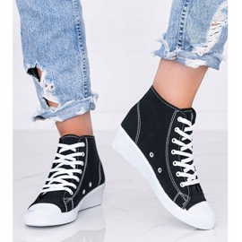 Schwarze knöchelhohe Sneaker auf dem Marine Wedge 1