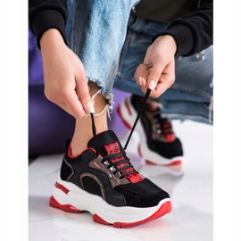 Sneaker auf der FASHION-Plattform schwarz rot 2