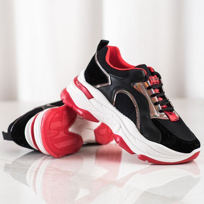 Sneaker auf der FASHION-Plattform schwarz rot 1