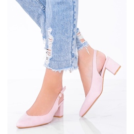 Beige Pumps an der Petty Post 1