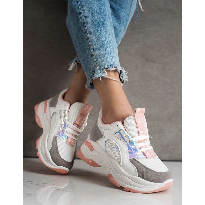 Sneaker auf der FASHION-Plattform mehrfarbig 2