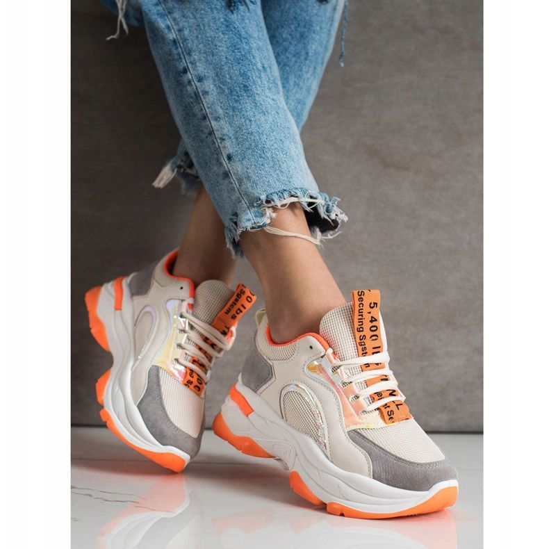 Sneaker auf der FASHION-Plattform mehrfarbig 2