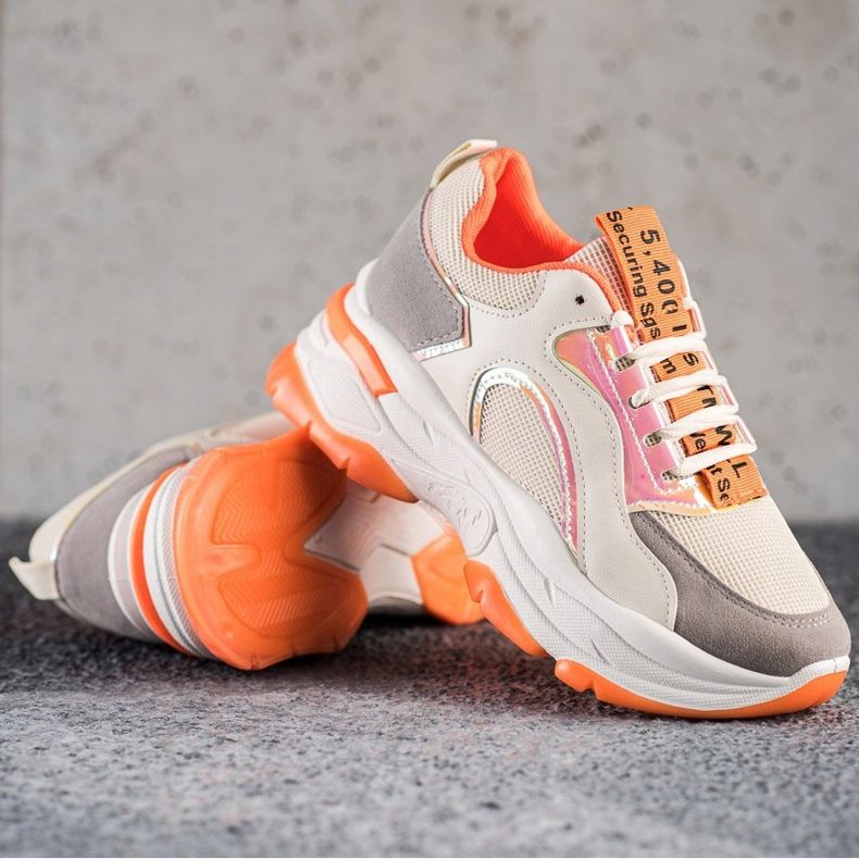 Sneaker auf der FASHION-Plattform mehrfarbig 1