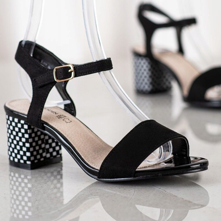 Goodin Bequeme Sandalen an einer Bar weiß schwarz 1