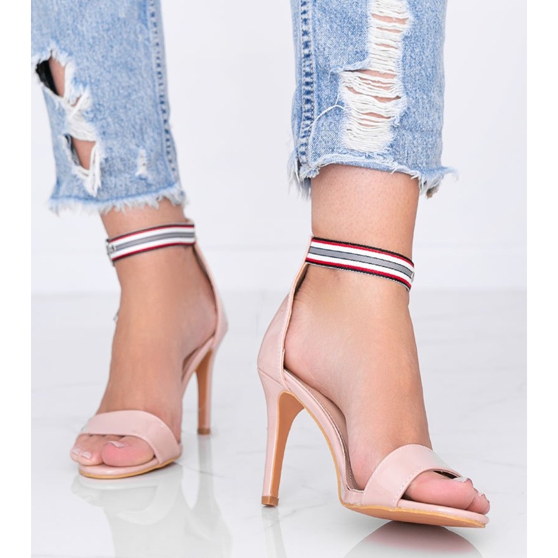 Beige Sandalen auf einem Stiletto von Michel 1