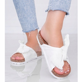 Weiße Sandalen auf Martenn Korksohle 1