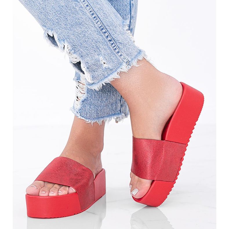 Rote Flip-Flops auf dicker Crysta-Sohle 1