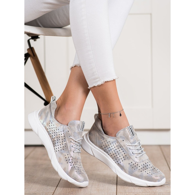 Goodin Sneakers aus glänzendem Leder beige grau golden 2