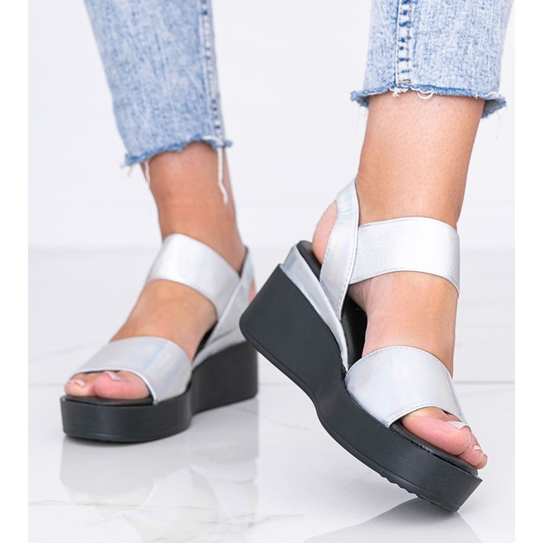 Tiffi-Sandalen mit holografischem Keilabsatz in Silber 1