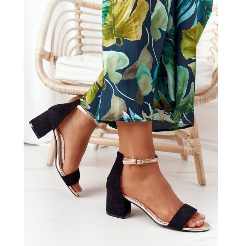 Schwarze Sandalen aus Wildleder mit Absatz Janet 2