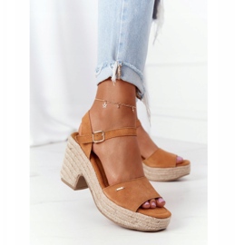 Big Star Sandalen auf hohem Absatz mit einem geflochtenen großen Stern HH274394 Camel braun 1