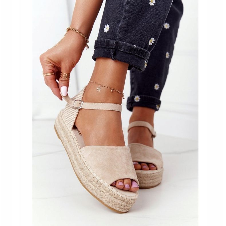 Beige Megara Sandalen auf der geflochtenen Plattform 2