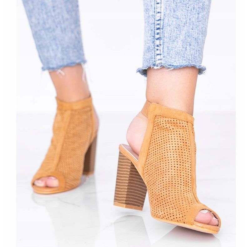 Camel durchbrochene Sandalen auf dem Veronika-Pfosten braun 1