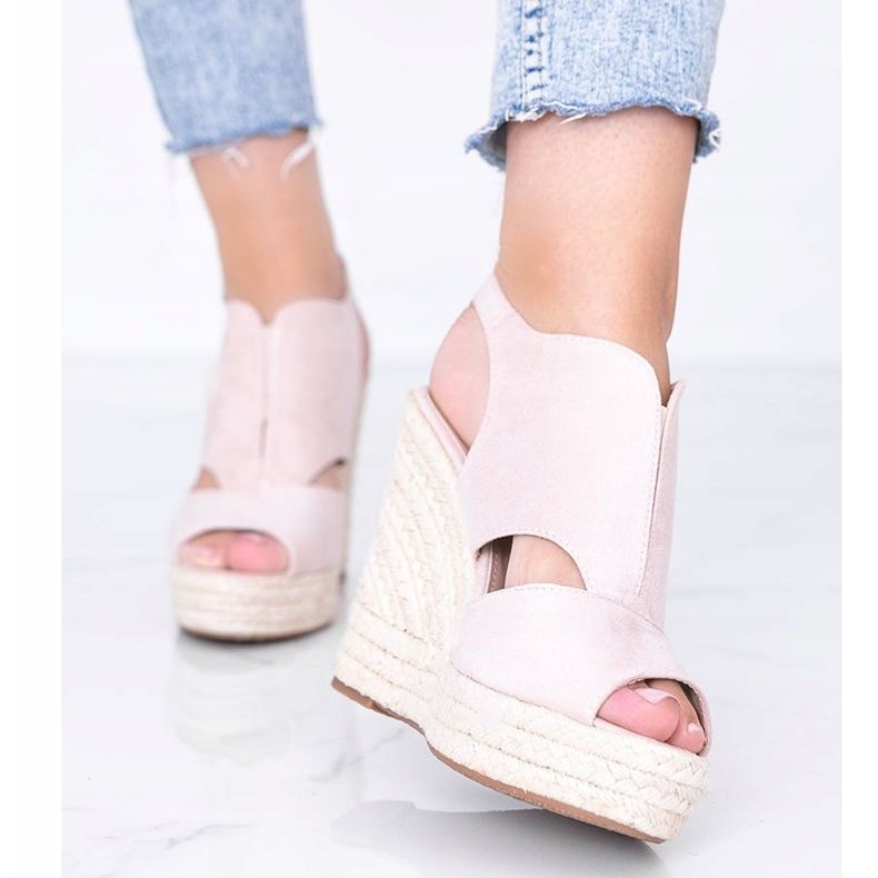 Beige Keilsandaletten von Holiday Time 1