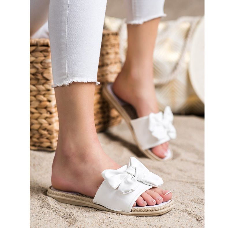 Small Swan Hausschuhe aus Öko-Leder mit Schleife weiß 1