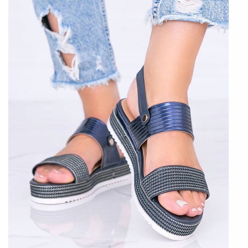 Marineblaue Sandalen auf einer klobigen Senorita-Sohle 1
