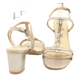 Goldene Sandalen auf einem Pfosten mit Zirkon Espinto S352 4