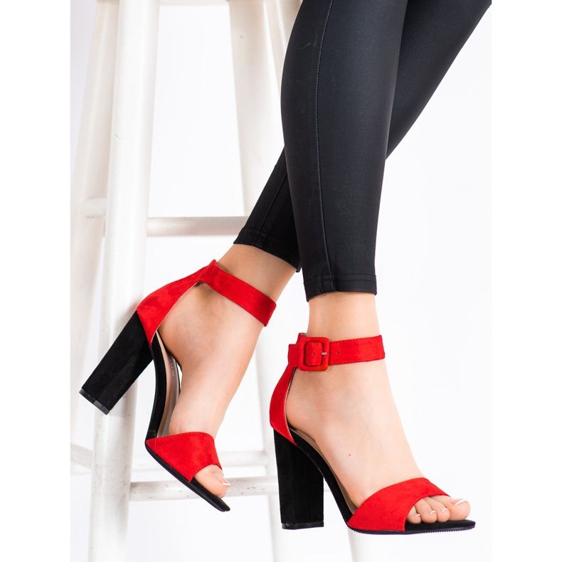 Goodin Rote Sandalen auf einem hohen Pfosten 1