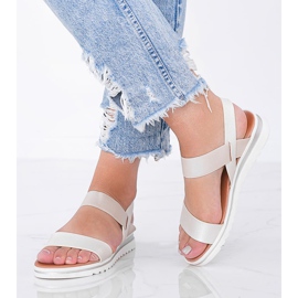 Beige Sandalen auf dicker Cro-Sohle 1