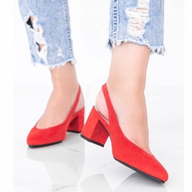 Rote Pumps auf dem Posten von Petty 1