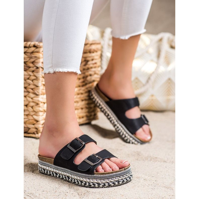 SHELOVET Hausschuhe mit dekorativer Plattform schwarz 1