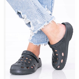 Schwarze Karolinos-Hausschuhe für Damen 1