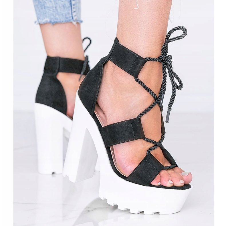 Schwarze Sandalen auf dicker Hera-Plattform 1