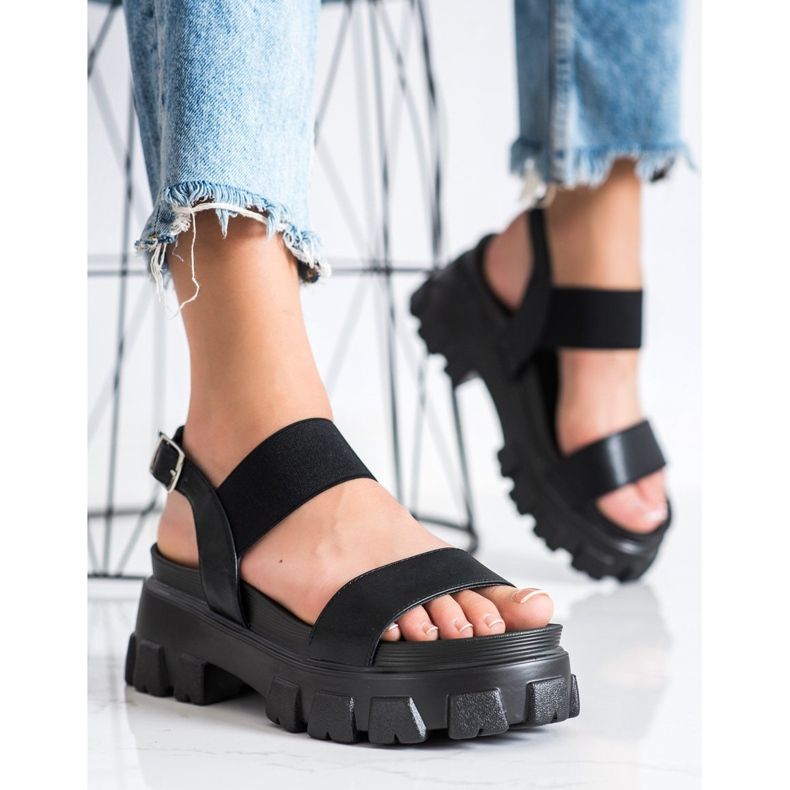 Seastar Schwarze Sandalen auf der Fashion-Plattform 2