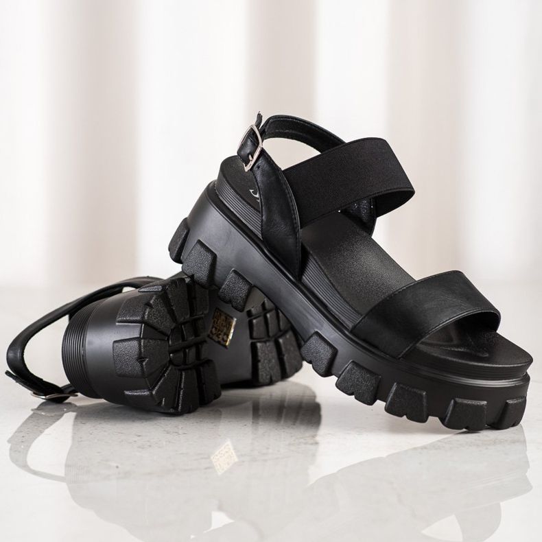 Seastar Schwarze Sandalen auf der Fashion-Plattform 1
