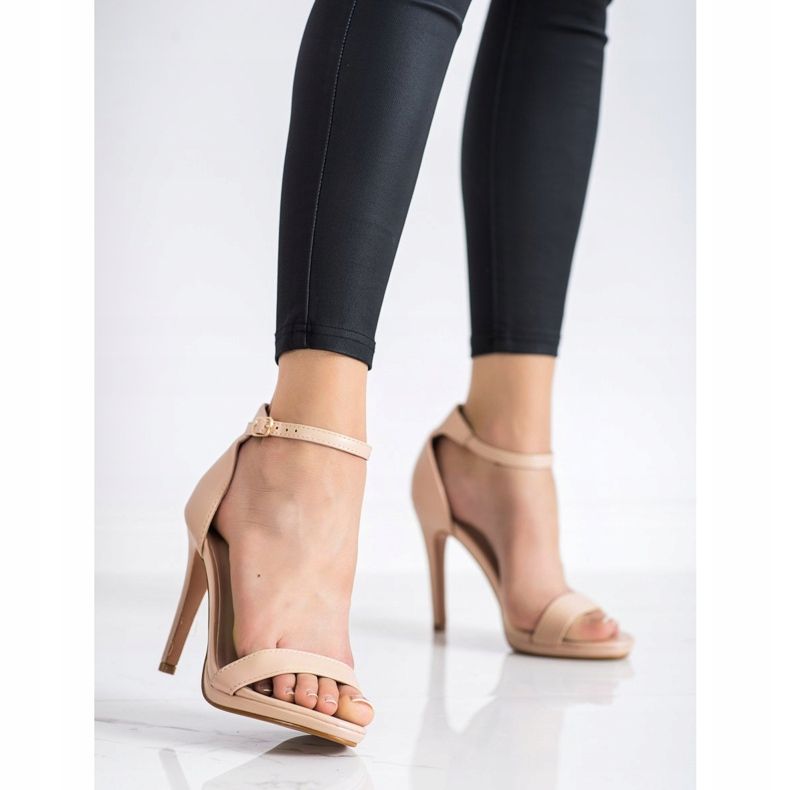 Renda Klassische Sandalen auf einem hohen Absatz beige 1