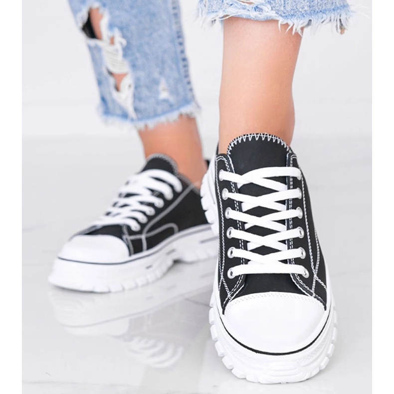 Schwarze Damen-Sneaker auf einer dicken Georgia-Sohle 1