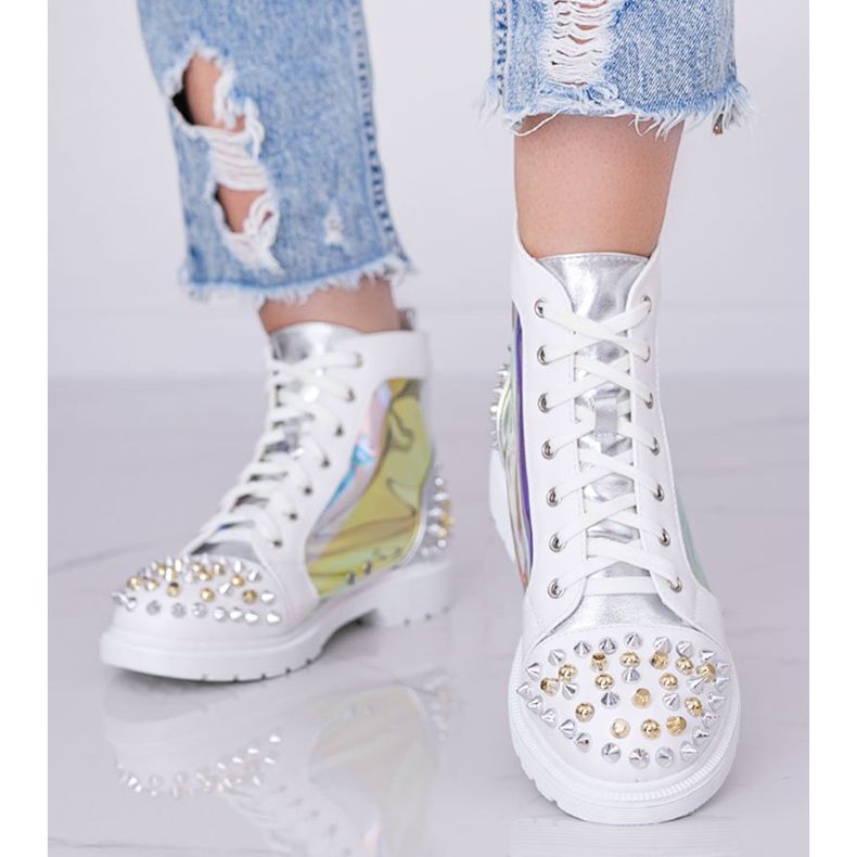 Transparente Stiefel in Weiß und Silber mit Lea-Nieten 1