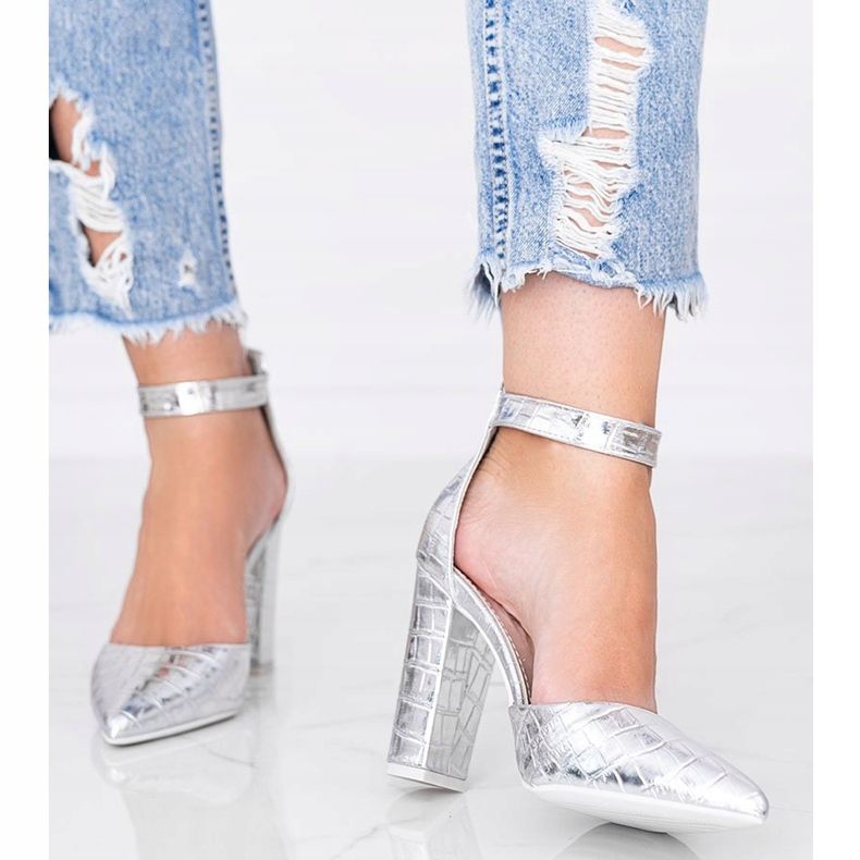 Silberne Pumps am Pfosten im Glamour-Krokodilleder-Muster 2