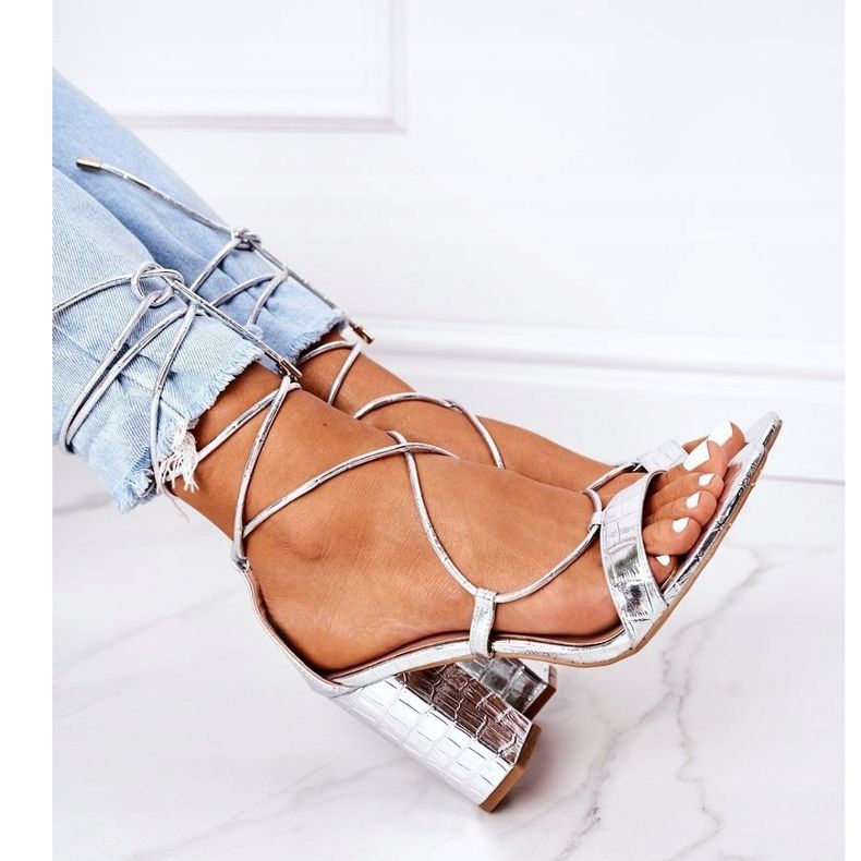 PS1 Gebundene Sandalen auf einer silbernen Laufstegleiste silber- 1