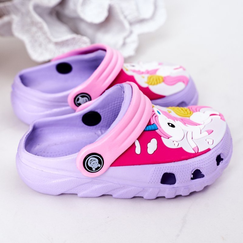 Kinder Hausschuhe aus Schaumstoff Crocs Violet Pink Oscar violett rosa 1
