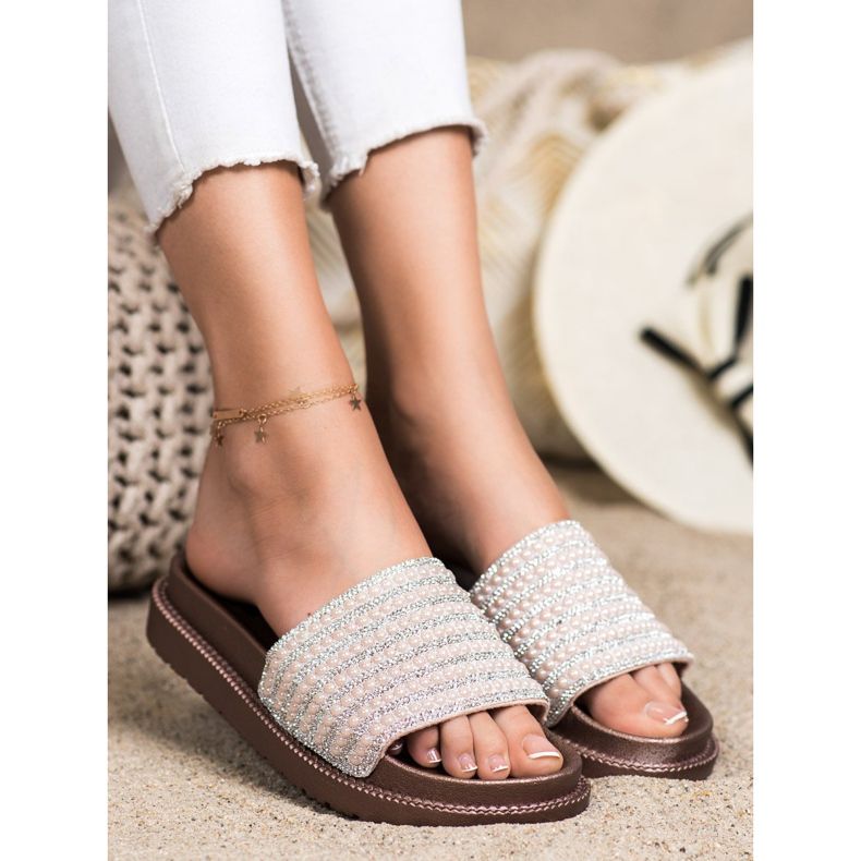 SHELOVET Hausschuhe auf der Plattform mit Zirkonia beige golden 1