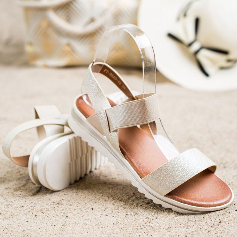 Best Shoes Modische Slip-On Sandalen golden 1