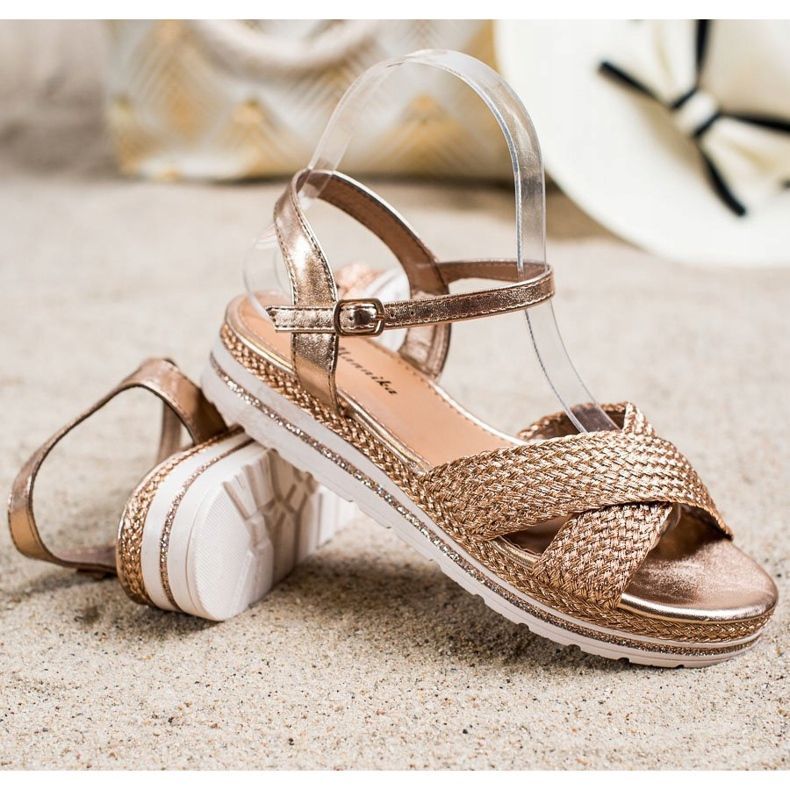 Mannika Goldene Sandalen auf der Plattform 1